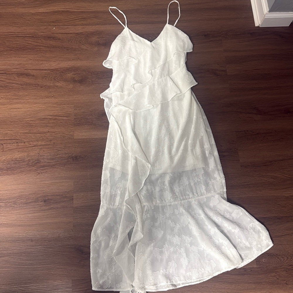 NWT Midi White Floral Dress Size Medium